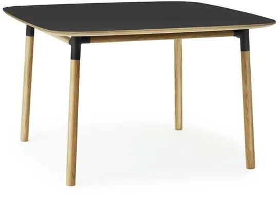 Normann Copenhagen Form Ruokapöytä 120 x 120 cm Musta/Tammi